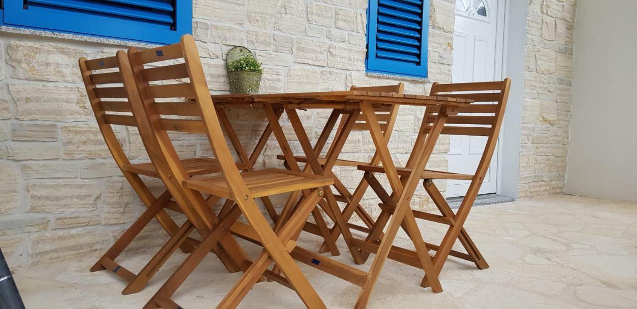 Vila Sentio Mare-Apartments Livaic Zeljko Pirovac Bagian luar foto